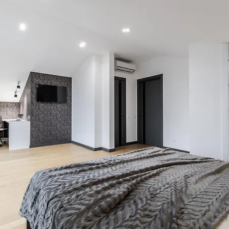 Inshiapartments On Hazova Str 5 Lviv Exterior photo